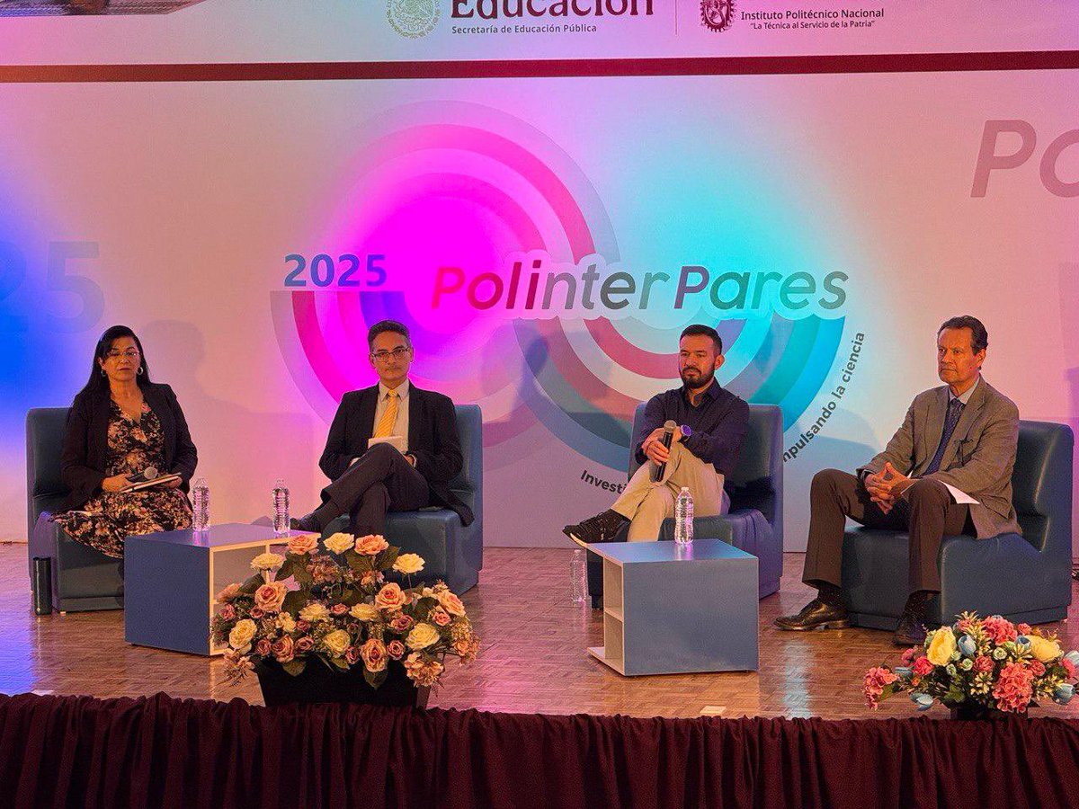 smia_mx's tweet photo. Destacada participación de los integrantes de la SMIA, dres @Beto_OchoaRuiz, Hiram Calvo, @DavidPintoA y @garroyo27 durante la Semana Franco-Mexicana de Inteligencia Artificial, en #Polinterpares2025, organizada por @IPN_DirInv, con sede en la @escomunidad y el @CIC_IPN_OFICIAL https://t.co/lqOhIsl7vv