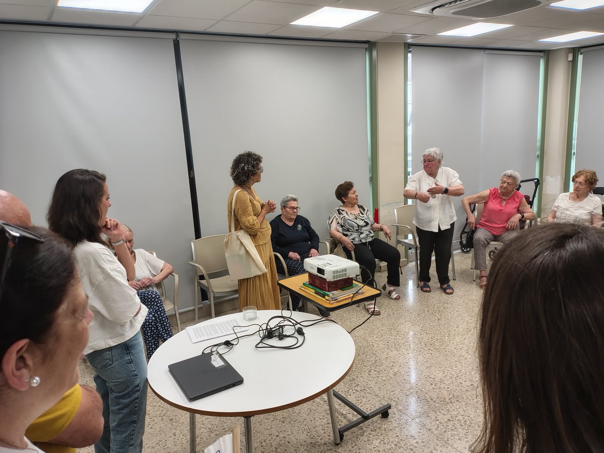Durant el matí, l’alcalde i regidors del govern municipal han visitat els carrers dels dos barris, i han fet una visita per poder conèixer de primera mà equipaments com el CAP Sant Joan, la Fundació Catalunya la Pedrera o la seu del l’Associació Espanyola Contra el Càncer