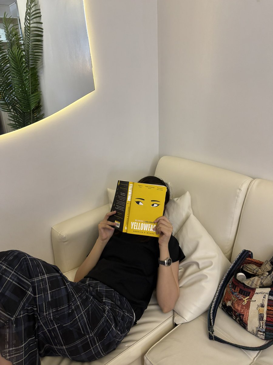 asteroidhaul's tweet photo. Me who said that “kinda books” https://t.co/zdsy4SsXob