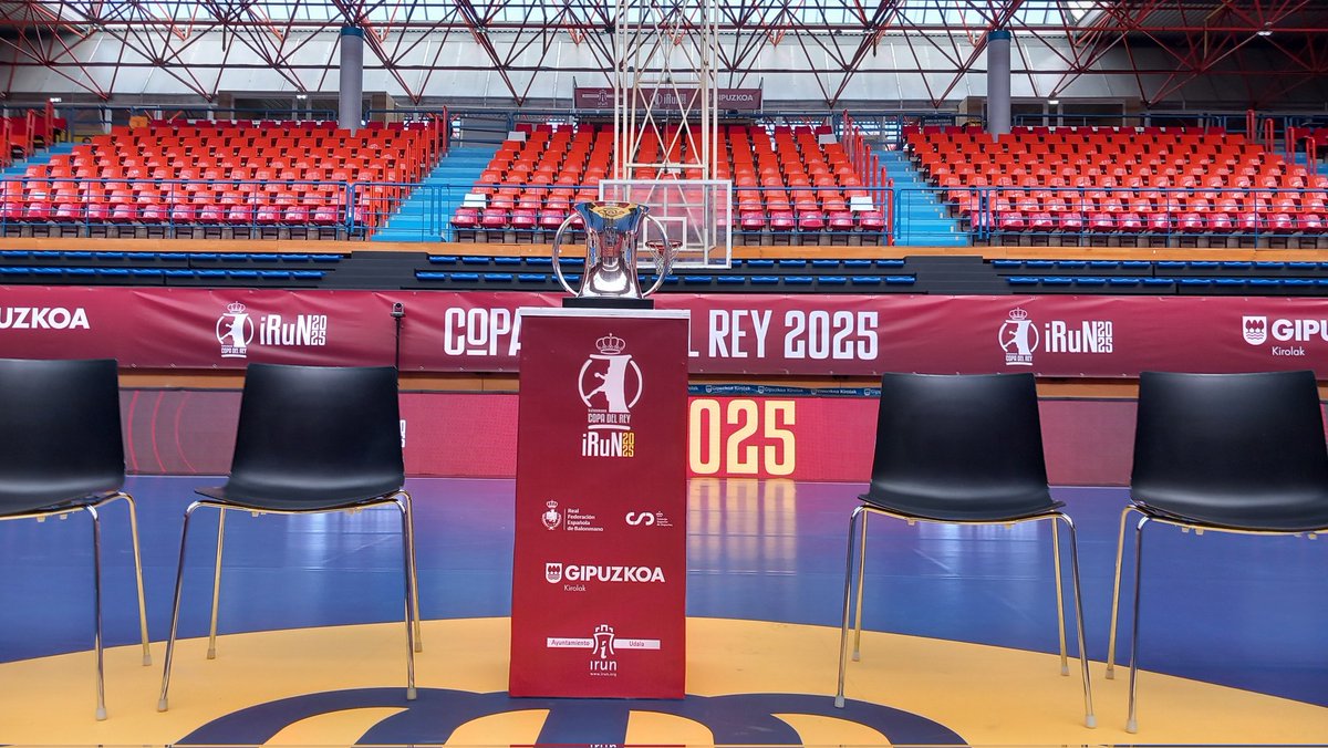 🏆 Ya estamos en modo #CopaRey2025
🤾 Nuestro equipo de #DHPlataMasc ya ha pisado el majestuoso Polideportivo Artaleku de Irún para hacer el entrenamiento previo de cara al partido de mañana
🔜 Estamos descontando las horas para vivir un momento histórico para nuestro Club