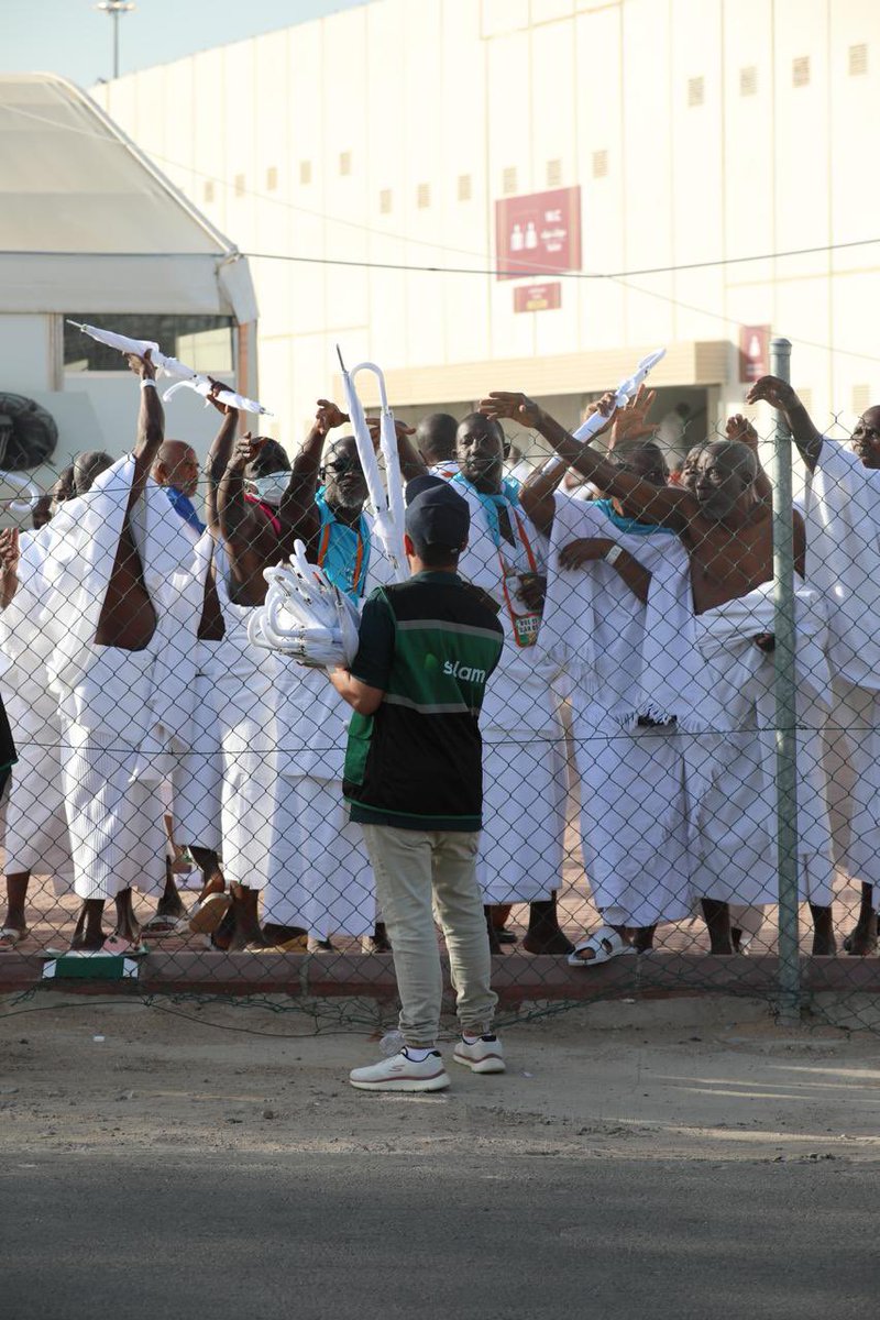 اللهم تقبل منهم واكتب لهم مغفرةً ورضواناً لا ينقطع إذ يفيضون إليك رافعين أكفّهم بالدعاء

راحتهم أولويتنا وخدمتهم شرفُ لنا
#يوم_عرفة
#سلام #سلام_لضيوف_الرحمن