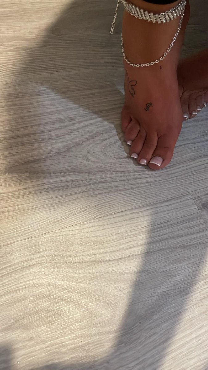 Für dich, Alman gibt’s nichts Wichtigeres als die Wünsche einer geldhungrigen Türkin 🇹🇷.
Du bist nur solange interessant, wie dein Konto nachgibt 💸.
Ich will nur deine Kohle du köpek.

Geldherrin | Füße | Nylon | Türkischeherrin | humanATM | Blackmail