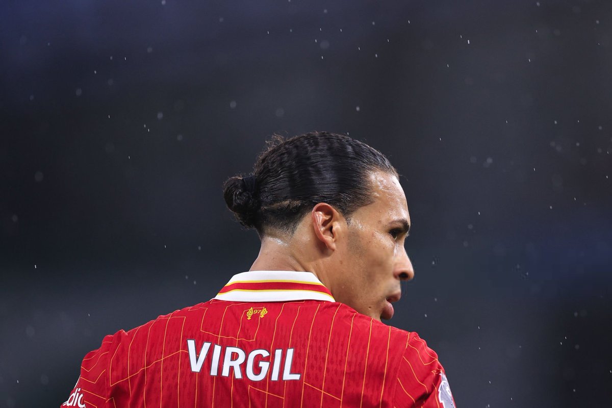 2018 افضل مدافع في العالم 
2019 افضل مدافع في العالم 
2020 افضل مدافع في العالم 
2021 اصابة بالرباط 
2022 افضل مدافع في العالم 
2023 الموسم الوحيد اللي يستحق ينقال له سيء 
2024 افضل مدافع في العالم 
2025 افضل مدافع في العالم 

الوصول إلى القمة سهل لكن الأصعب هو الاستمرار عليها 🐐