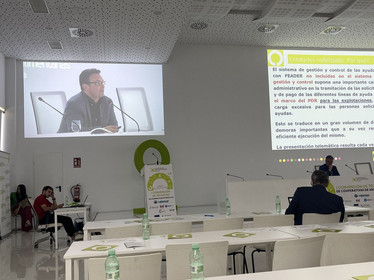 CoopsAgroAND's tweet photo. @CDiazBarroso y Antonio López, de #CoopsAgroAND, hablan sobre las líneas de #ayudad a #cooperativas en la Convención de Técnicos celebrada en @GrupoDcoop https://t.co/hojoNsQm6p