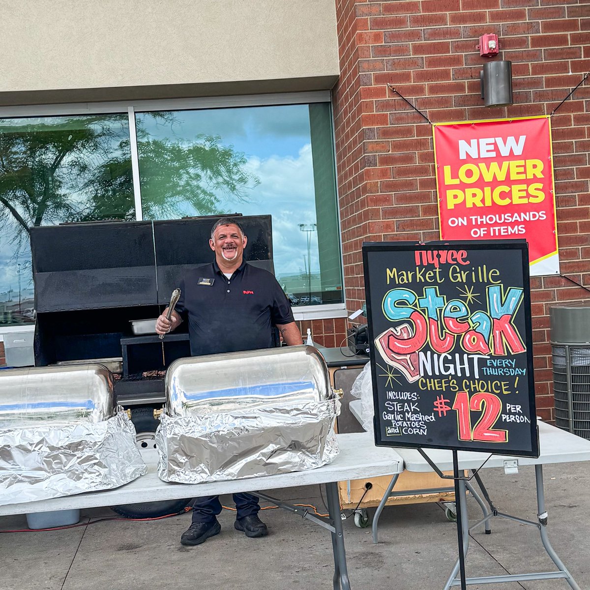 HVCrossroads's tweet photo. 🔥HOT, FRESH, AND READY TO ENJOY🔥

Stop by your Crossroads Hy-Vee this evening and enjoy our delicious steak dinners (and lunches) for just $12! That's a chef's choice steak, potato, and corn all just for $12!😋 https://t.co/TlXJNi2QCh