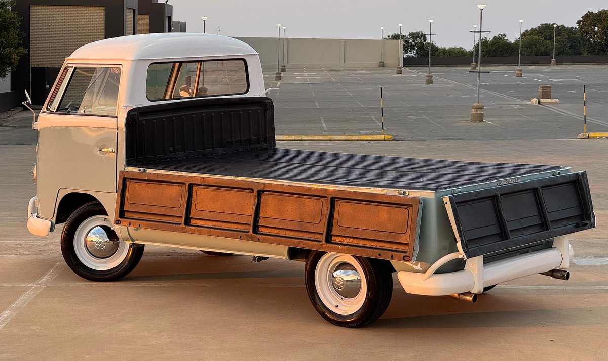 EpicDubs's tweet photo. 🌅 🇿🇦 1974 gem up for grabs
#VW #Volkswagen #Splitty #VwT1 #VwT2 #VwType2 #VwSplitwindow #VwSinglecab #AirCooledVW #DubLife https://t.co/Syrvt3tdRp