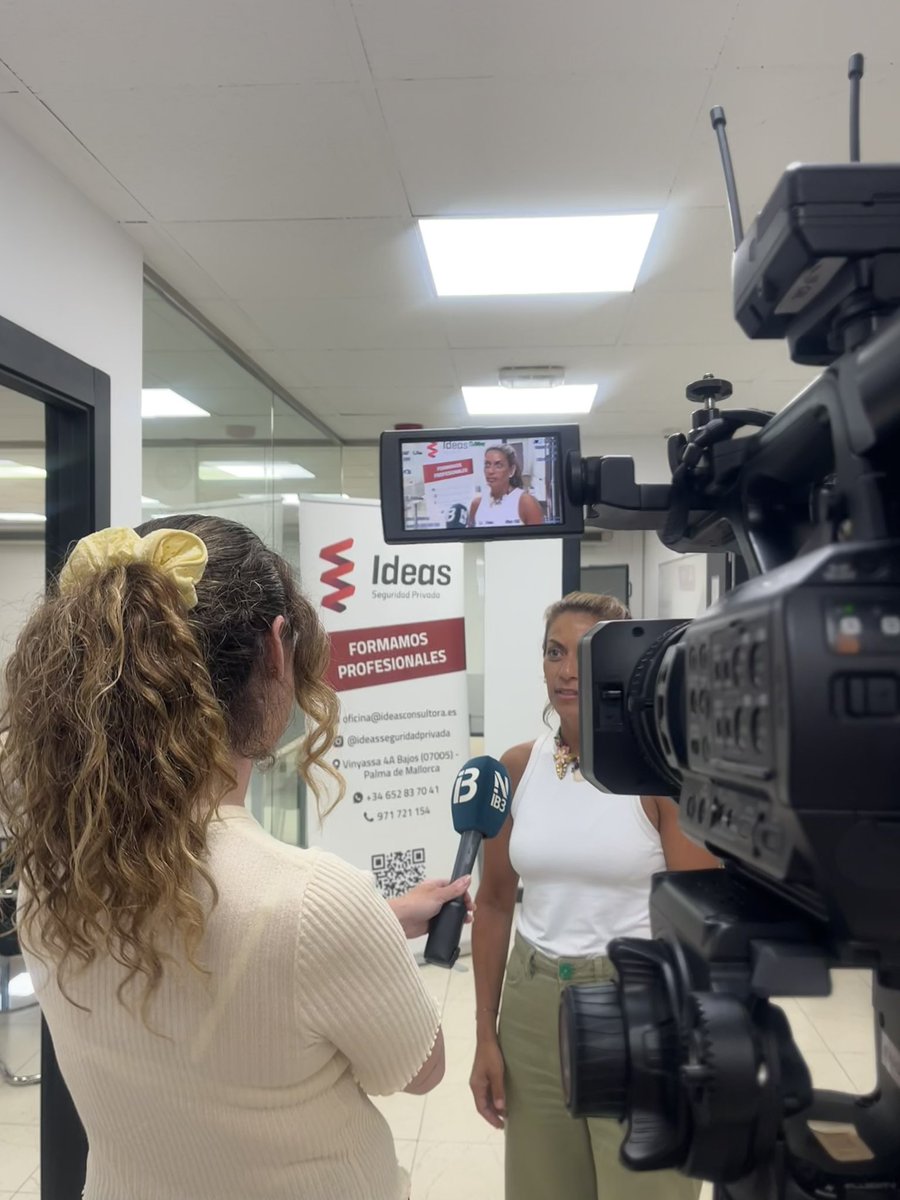📺Hoy dimos nuestra opinión en <a href="/IB3noticies/">IB3 Notícies</a> sobre el #intrusismo debido a la gran #actuacion de la <a href="/policia/">Policía Nacional</a> en #mallorca 

👮🏻‍♀️👮🏼‍♂️ha inspeccionado una empresa de de alarmas en Calvià a la que ha denunciado x prestar servicios de seg priv sin contar con la licencia correspondiente.