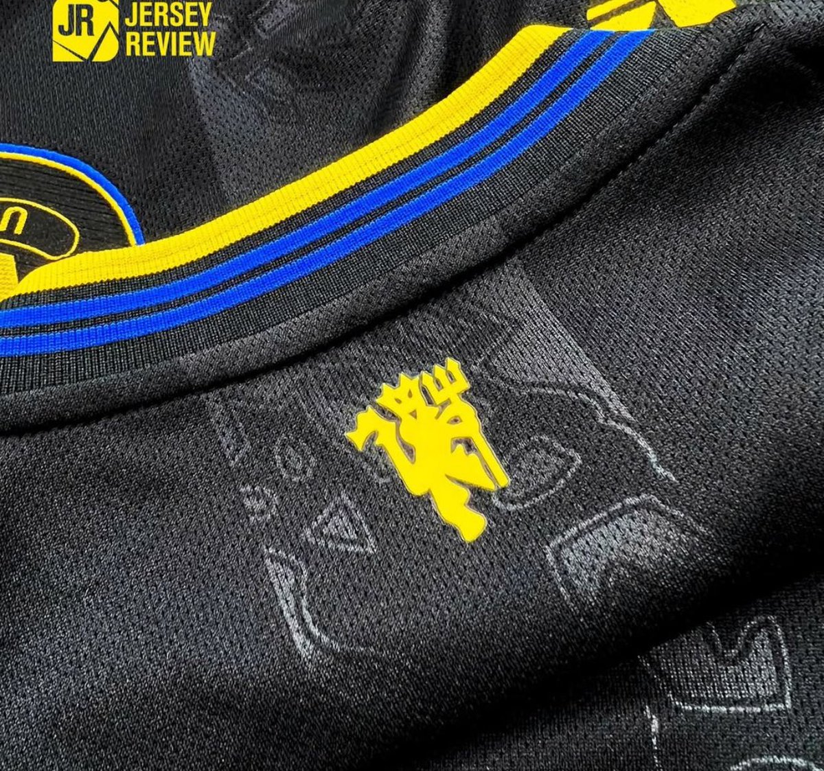 مسرب 🔴
تيشيرت مانشستر يونايتد الثالث لموسم 25/26 🖤💛
رايكم ؟