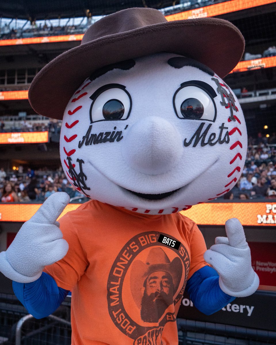 MrMet's tweet image. Got no jumper but I ball ⚾ a lot! 

CONGRATULATIONS @PostMalone on your first ever show at @CitiField 👏