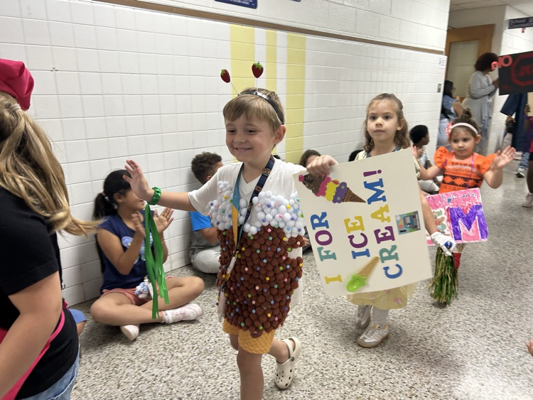 DCEsuperhornets's tweet photo. Our annual Preschool Alphabet Parade was a colorful celebration of creativity and early literacy! Every letter came to life with amazing costumes, big smiles, and lots of excitement from both students and staff. We’re so proud of our little learners! #SnapshotsofLearning https://t.co/L2HgziHcrI