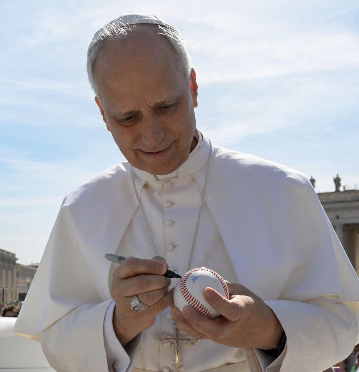RichardERoeper's tweet photo. For those wondering what the Pope scribbled on that baseball... https://t.co/KlzL4ofEba