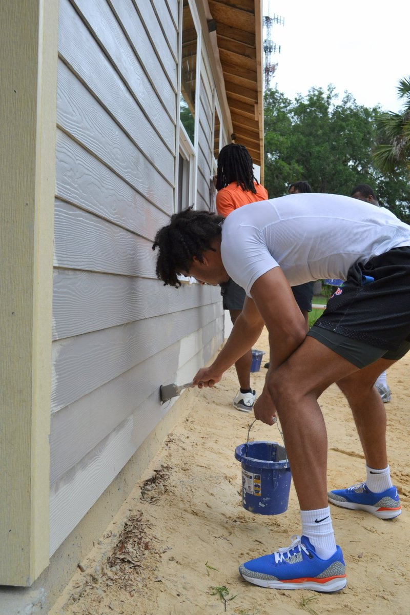 Devin Moore (@realdevinmoore3) on Twitter photo My teammates and I helped paint the side of a <a href="/alachuahabitat/">Alachua Habitat</a> house. Visit the link to help!
<a href="/Fl_Victorious/">Florida Victorious</a> #FVFoundation
alachuahabitat.org/volunteer My teammates and I helped paint the side of a <a href="/alachuahabitat/">Alachua Habitat</a> house. Visit the link to help!
<a href="/Fl_Victorious/">Florida Victorious</a> #FVFoundation
alachuahabitat.org/volunteer