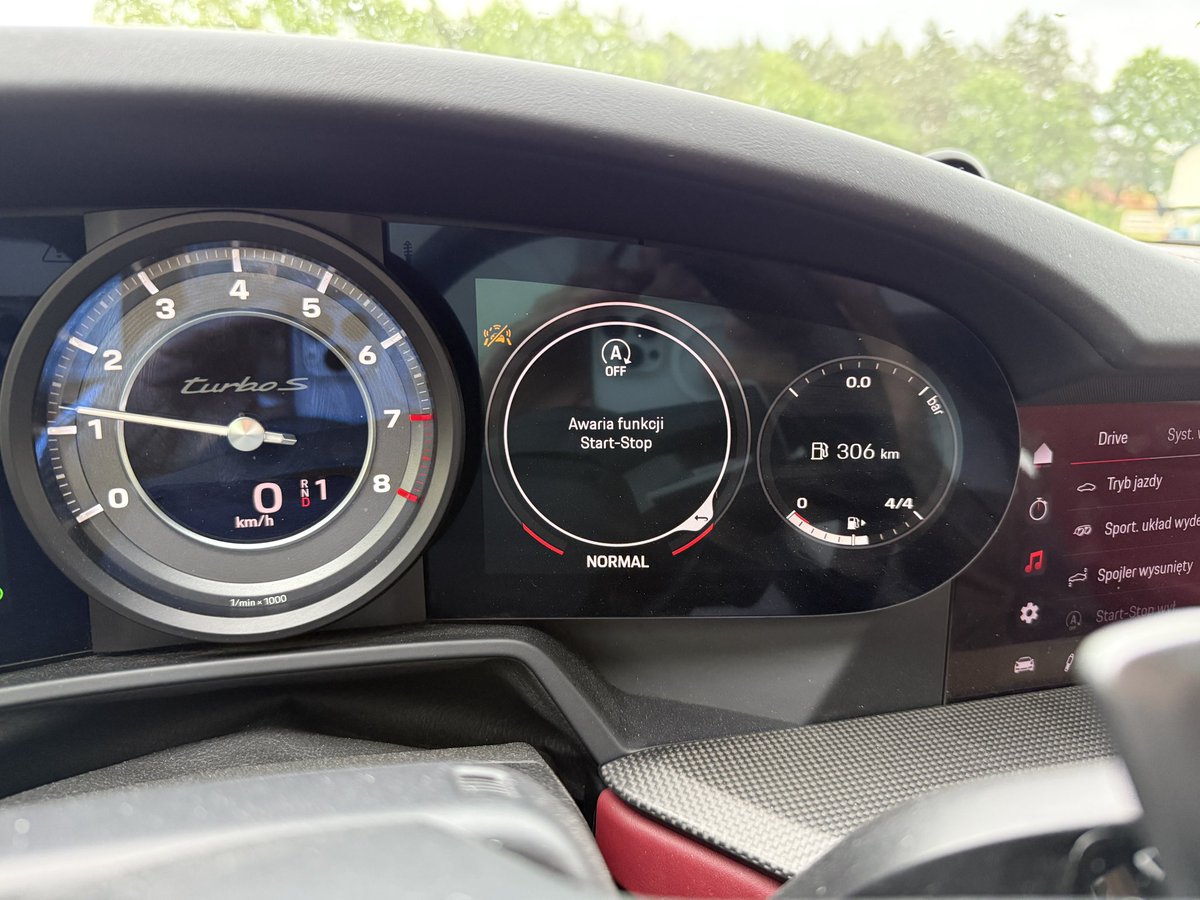 𝙩𝙤𝙢𝙖𝙨𝙯 tweet media