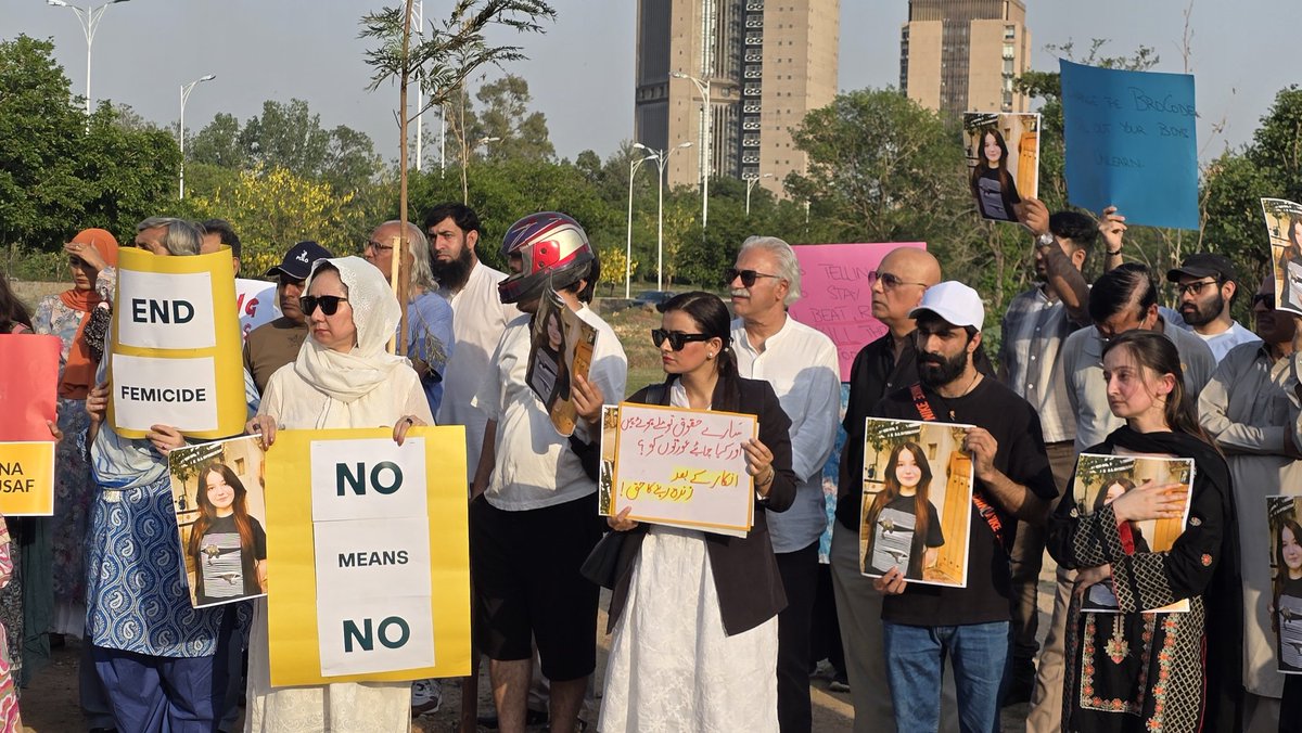 Aurat March organized a protest against the brutal murder of Sana Yousaf. National spokes person of Awaam Pakistan accompanied by other representatives also joined. 
The proteators demanded justice for Sana Yousaf.<a href="/zfrmrza/">Zafar Mirza</a>