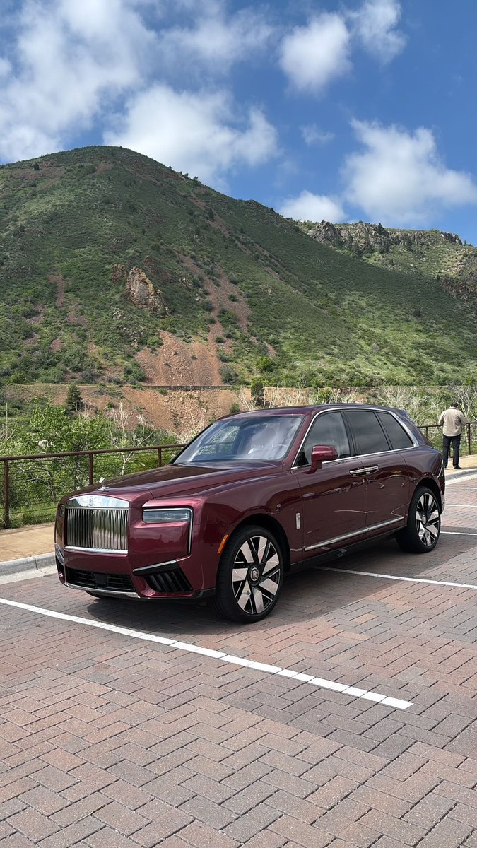 GlamrusTrinity's tweet photo. Rolls Royce spirited driving in Denver https://t.co/lQieAkBdYH