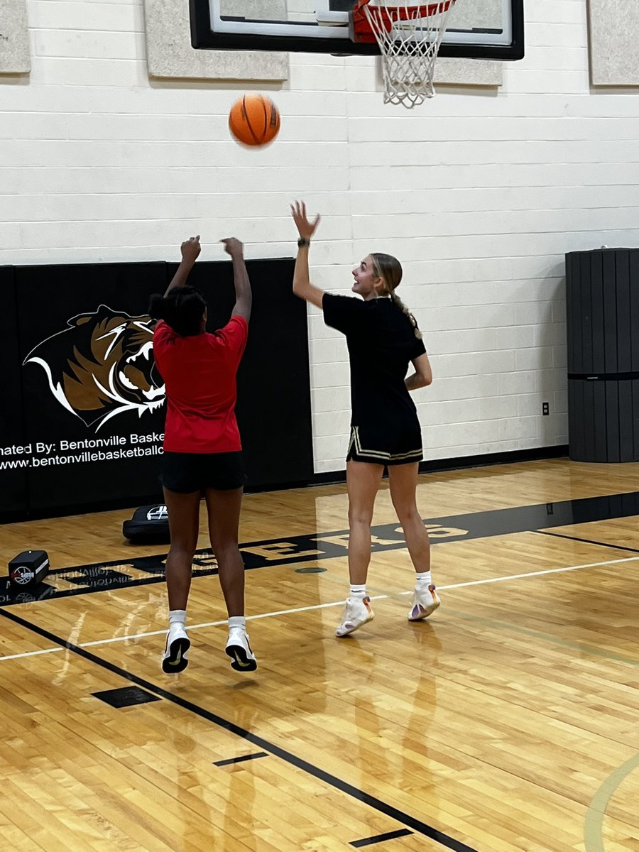 Lady Tigers investing in future Lady Tigers! #allinalltogether #theladytigerway