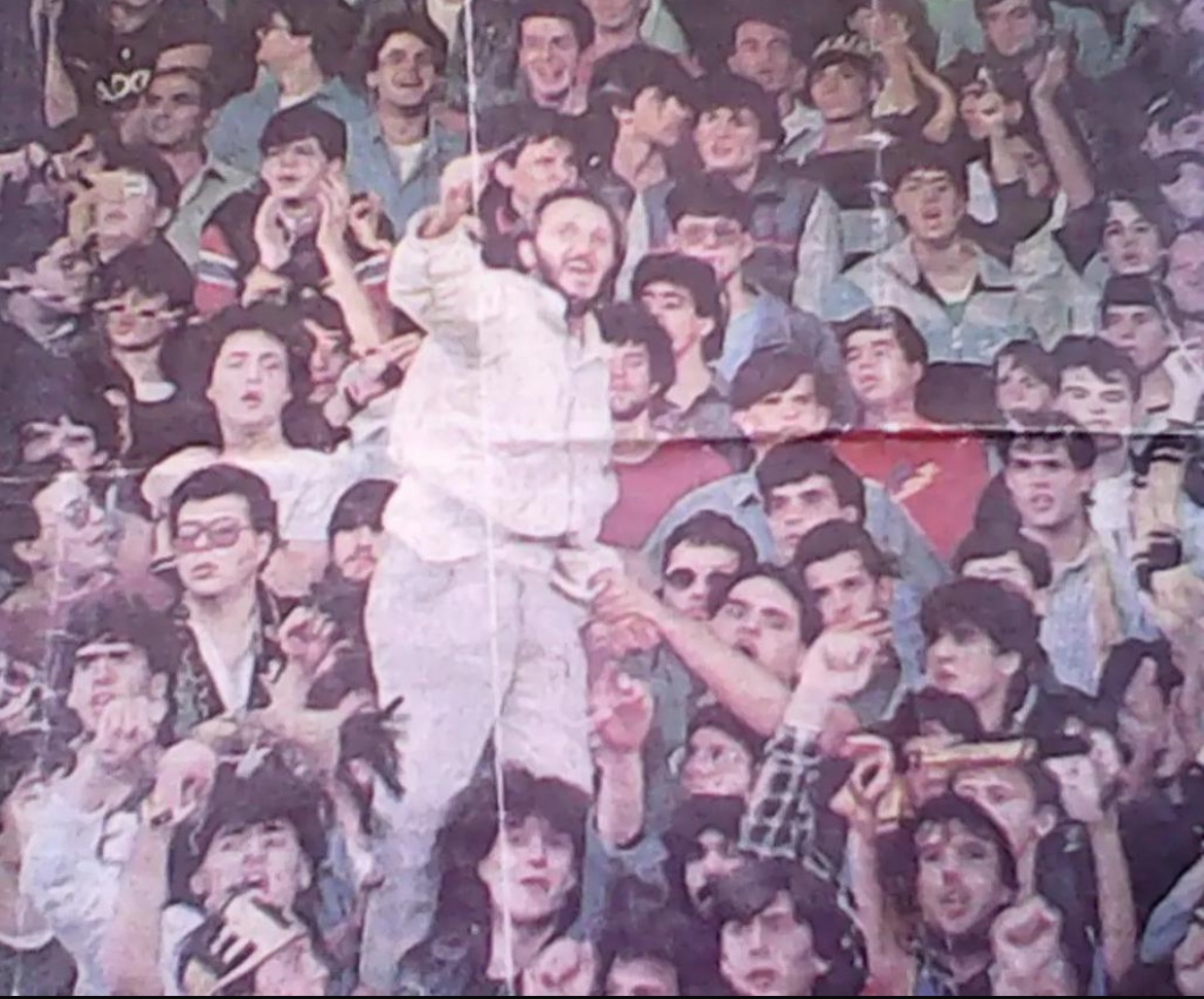 Θέλω να πάρω ένα σπρευ και να γράψω : ΑΕΚ φύγε από τη ζωή μου. Αλλά ξέρω πως δεν γίνεται. #aekfc