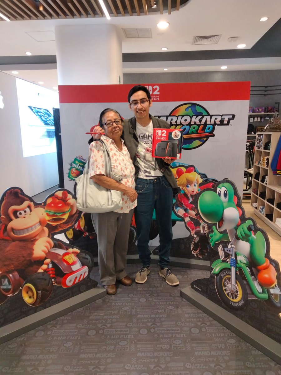 Andynn123's tweet photo. Nunca pensé que Mario Kart fuera tan importante y hoy cumplimos nuestra primera consola de lanzamiento n.n nos vemos en directo en la tarde para probar a ver si si está shido https://t.co/5KW5lrOmeQ