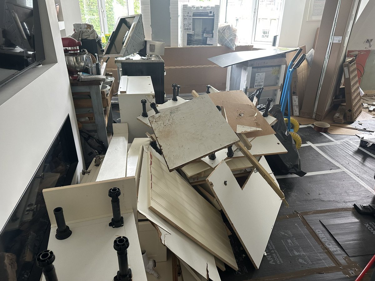 martinlecomte's tweet photo. Please please please if you are considering an @WrenKitchens  kitchen ….. DON’T !!!! 

Shocking after sales service . I currently have no kitchen - took four deliveries to get the right units here &amp; now lost my Wren installer (he’s busy) 

0 customer care 😡 https://t.co/wDFTIxnqyu