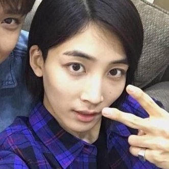military jeonghan or sluty jeonghan for profile?