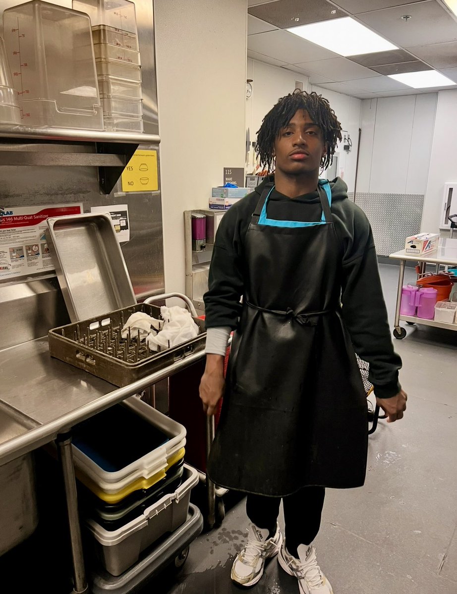 Zion Sesay 🇸🇱 (@iam_zionsesay) on Twitter photo I had the opportunity to volunteer at Shepherd’s Table. We were able to serve and feed over 200 people as well as put some smiles on their faces. It was definitely a humbling and rewarding experience.
<a href="/gcfootball/">GC Football</a> <a href="/astef60/">Andy Stefanelli</a> <a href="/jnoelloc/">J.D. Noell</a> <a href="/Coach_Allie1/">Coach Allie</a> <a href="/Bakarr55/">Abu Sesay 🇸🇱</a> I had the opportunity to volunteer at Shepherd’s Table. We were able to serve and feed over 200 people as well as put some smiles on their faces. It was definitely a humbling and rewarding experience.
<a href="/gcfootball/">GC Football</a> <a href="/astef60/">Andy Stefanelli</a> <a href="/jnoelloc/">J.D. Noell</a> <a href="/Coach_Allie1/">Coach Allie</a> <a href="/Bakarr55/">Abu Sesay 🇸🇱</a>
