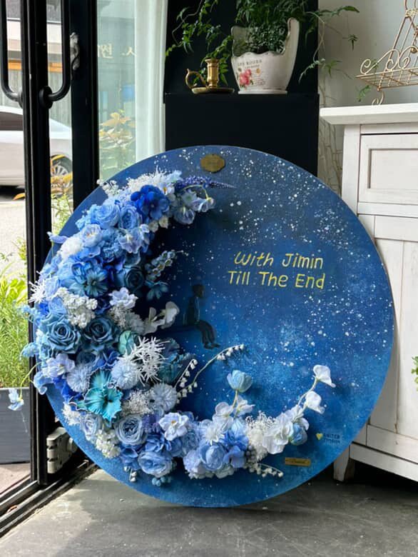 𝒢𝓇𝒶𝒸𝒾𝑒ᴾᴶᴹ 💛🩵🧡 𝑀𝒰𝒮𝐸 (@jmschmetterling) on Twitter photo I am there, in Jimin’s dad cafe! 😭💛😭
I hope his dad tells him about our United Jimdom and how much we love him in the UK 🇬🇧
Thank you <a href="/JiminUK_FB/">Jimin UK 🇬🇧</a> <a href="/JMcharts_UK/">JIMIN CHARTS UK 🇬🇧</a>
STILL JIMINS GOMSHIN
#5SunsetsTillJimin I am there, in Jimin’s dad cafe! 😭💛😭
I hope his dad tells him about our United Jimdom and how much we love him in the UK 🇬🇧
Thank you <a href="/JiminUK_FB/">Jimin UK 🇬🇧</a> <a href="/JMcharts_UK/">JIMIN CHARTS UK 🇬🇧</a>
STILL JIMINS GOMSHIN
#5SunsetsTillJimin