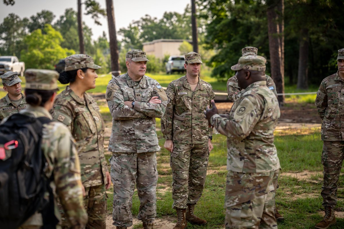 🇦🇷🇺🇸| El 878º Engineer Battalion y la 648ª Movement Enhancement Brigade de la Georgia Army National Guard realizó un entrenamiento anual en Fort Benning, Georgia, en colaboración con el Ejército Argentino. 

Este adiestramiento conjunto apuntó a mejorar la preparación del
