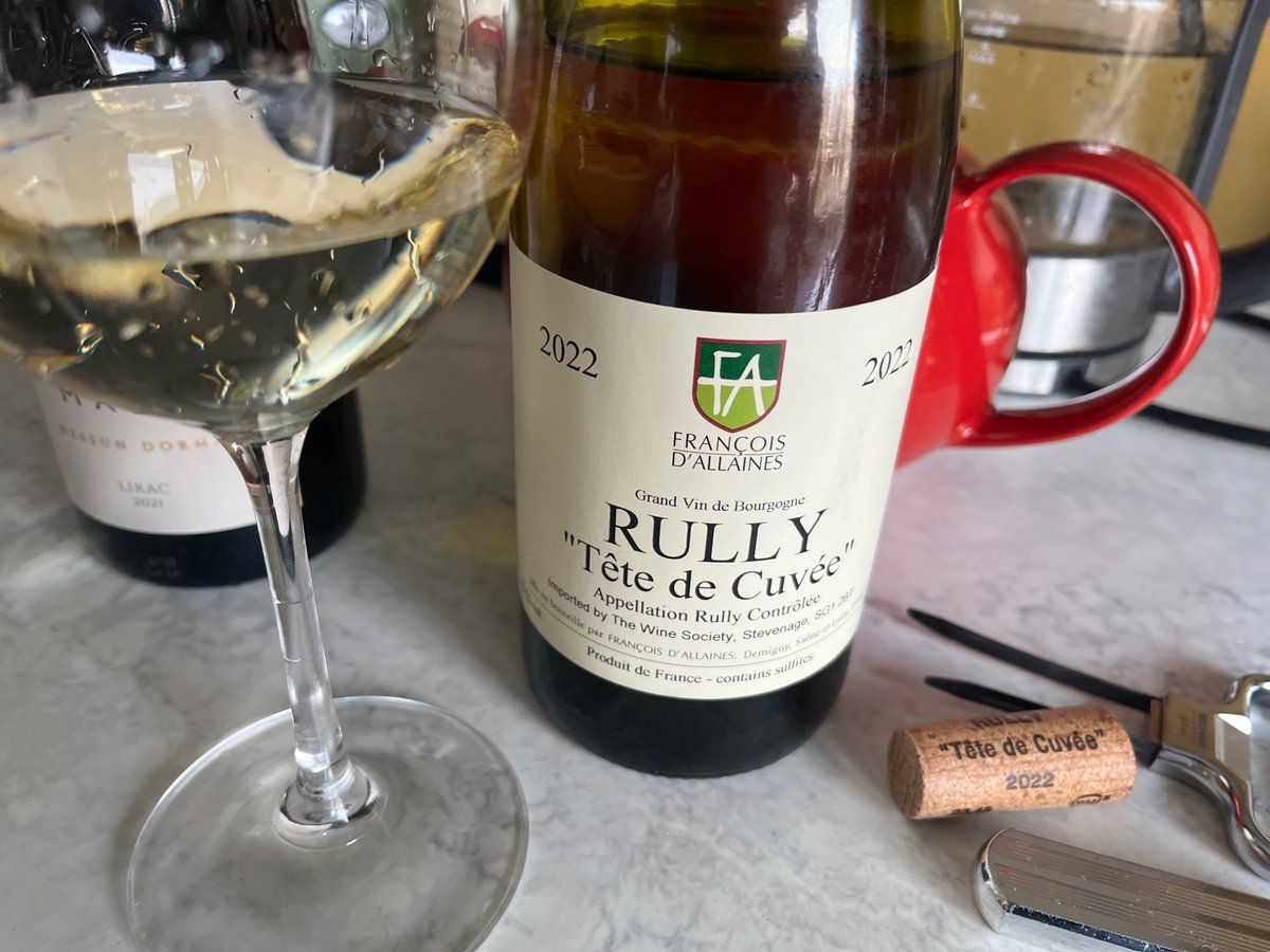 Jeremyonwine's tweet photo. Enjoying these #DomaineMaby #Lirac #Grenache #Syrah #FrancoisdAllaines #Rully #Chardonnay #wine #vin #winelover - cheers! https://t.co/7oMB88L5NZ