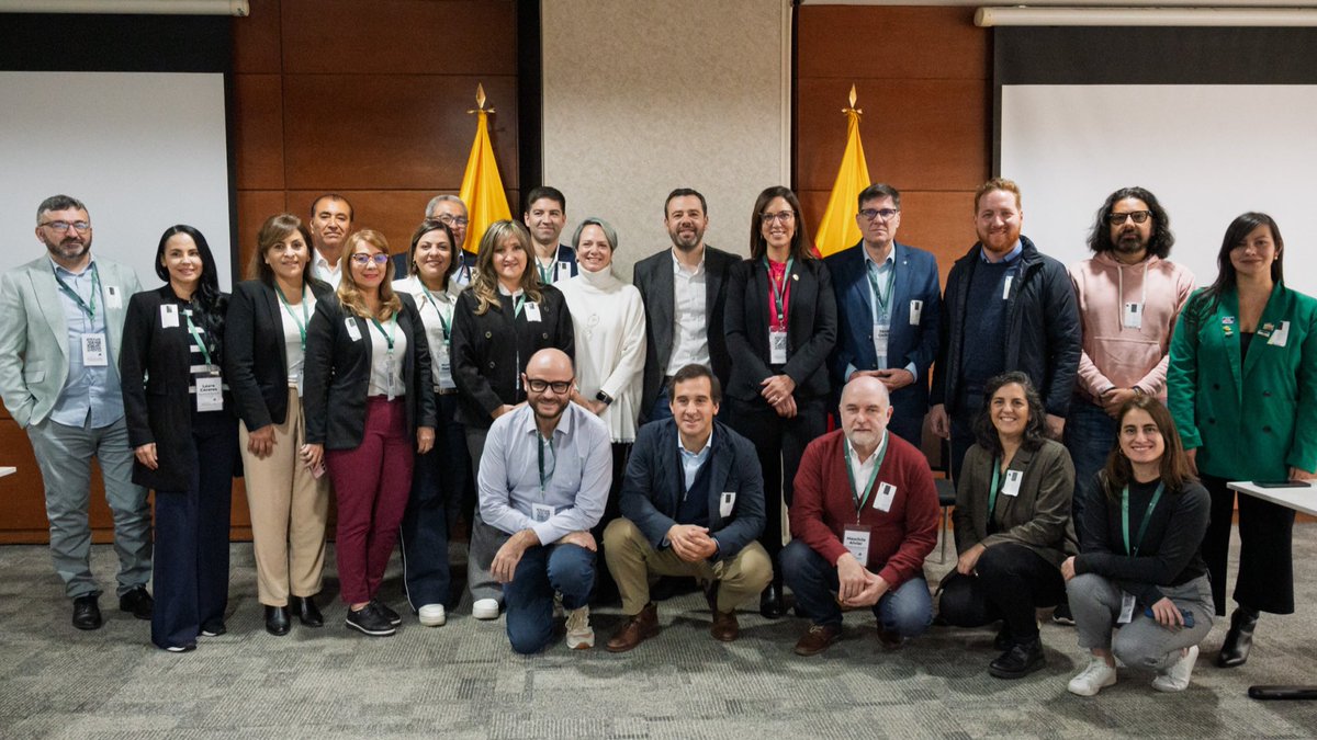 Isabel Segovia O (@isabelsegoviao) on Twitter photo Es un orgullo recibir junto al alcalde <a href="/CarlosFGalan/">Carlos F. Galán</a> a la comitiva de la #ComunidadAraucaria; durante 2 días, los Ministros de educación de Argentina, Brasil, México, Ecuador, Chile y los secretarios de Antioquia, Bucaramanga, Nte de Santander, Risaralda, Boyacá y Magdalena Es un orgullo recibir junto al alcalde <a href="/CarlosFGalan/">Carlos F. Galán</a> a la comitiva de la #ComunidadAraucaria; durante 2 días, los Ministros de educación de Argentina, Brasil, México, Ecuador, Chile y los secretarios de Antioquia, Bucaramanga, Nte de Santander, Risaralda, Boyacá y Magdalena