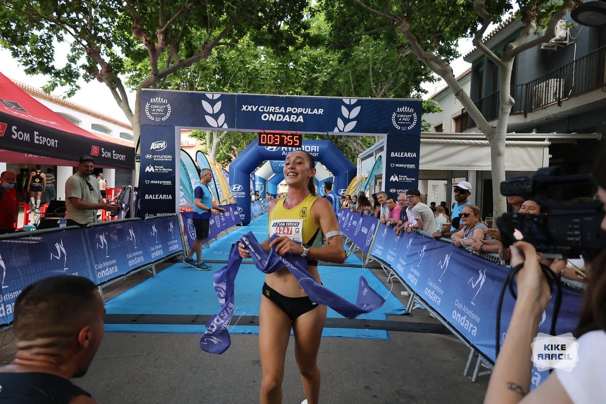 🏆 Mónica Pascual,del CA Safor Teika,es la ganadora de la XXV Cursa Popular Ondara

🏃‍♀️ Prueba del Circuit a Peu Marina Alta, con una distancia de 10 Km donde participaron cerca de 900 corredores,siendo Mónica la primera en estrar en meta con un tiempo de 37:53
📸La Marina Plaza