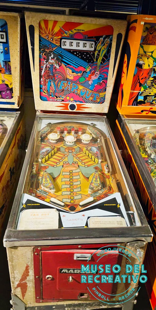 MuseoRecreativo's tweet photo. Este es el #Pinball #FarOut (#Maresa, 1975) ¡¡Tiene 50 años! !🤓
Maresa obtuvo los permisos para producir en España la copia del #FarOut de #Gottlieb de 1974. Pero en vez de 4 jugadores, este sería de 1 solo jugador y textos en español. ¿Lo conocías? Otra pieza del #Museo 😉 https://t.co/8Mjxpm2SdM