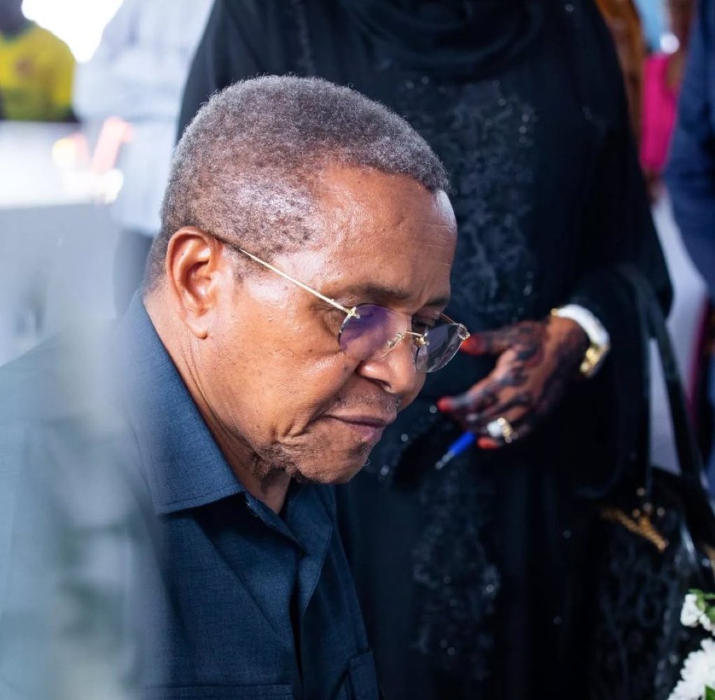 Mzee ata neno Moja umshauri dada yako? watanzania wengi wanaumia sema hawana voice,sawa lakini