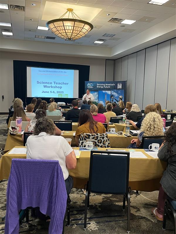 #STEM teachers across WV are gaining tools to connect science education to the #oilandgas value chain. 🧪👩‍🔬