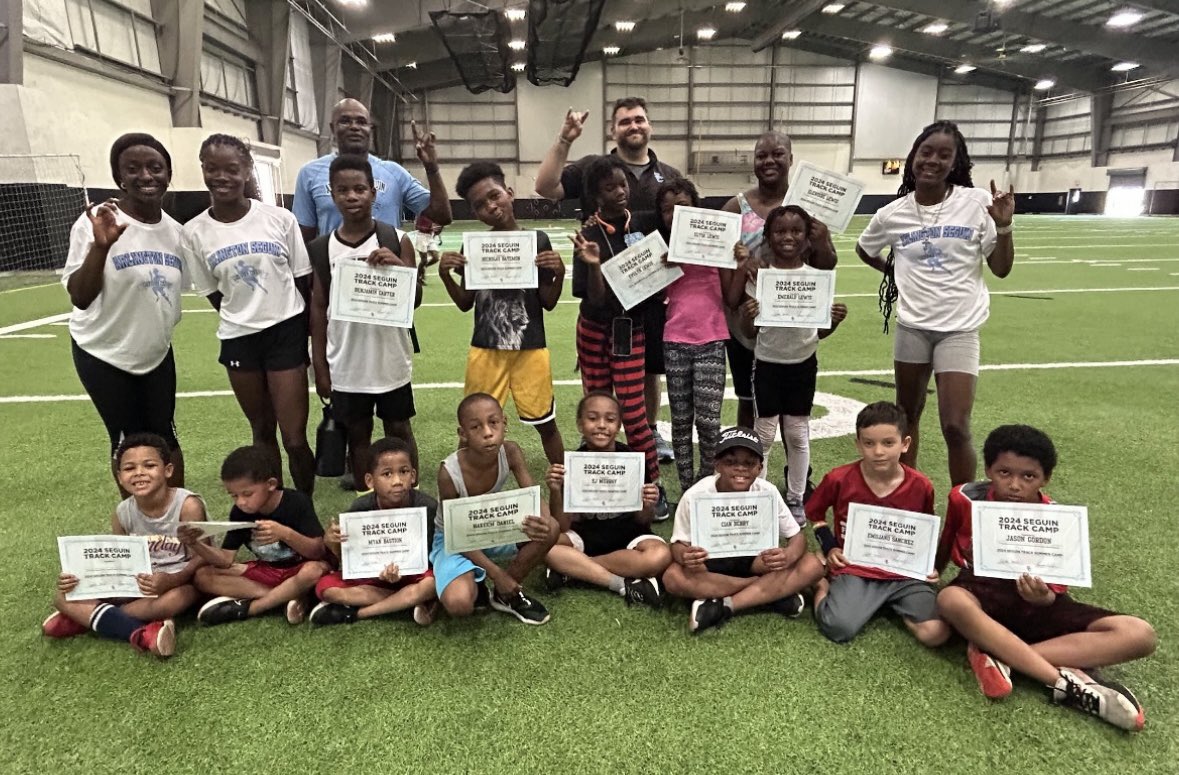 ASeguinTrack's tweet image. 2024➡️2025! Awesome to see the growth of the camp! 

Thank you to the 40+ campers who came out this morning to work with both track programs! @runningcougars @JuanSeguinHS @Seguin_cougars @coachjoegordon @blin_jr @AISD_ATH