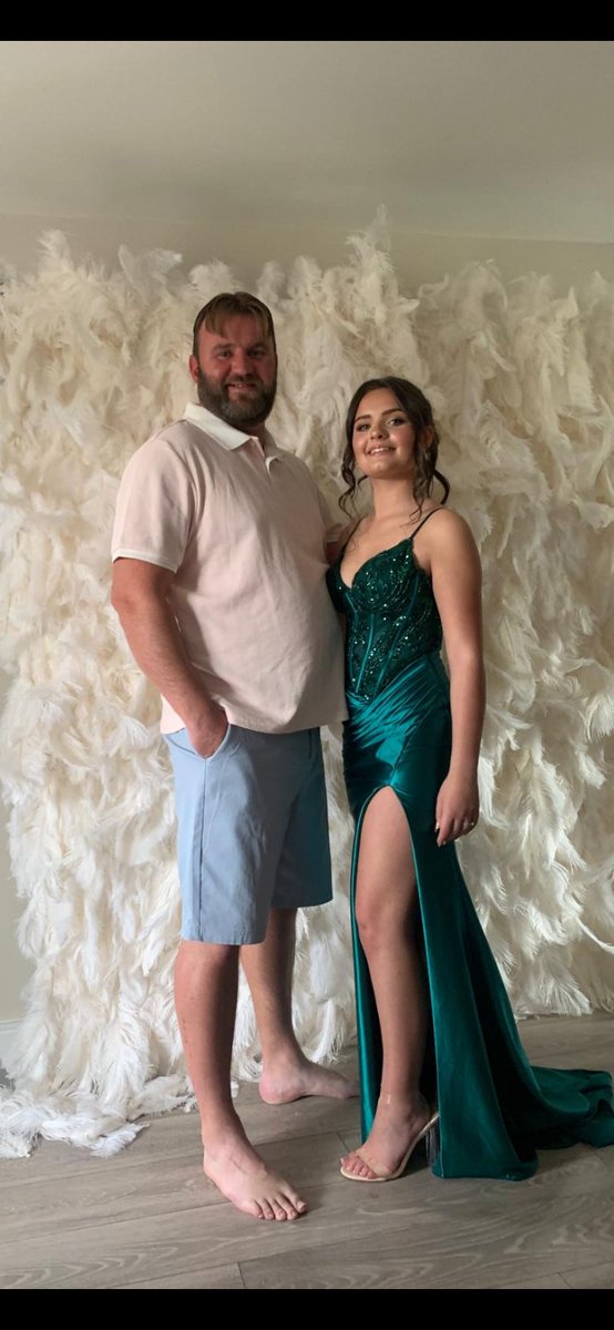 Proud parent alert again🤷. My wee princess away to her school prom tonight. Hope you have great night ❤️❤️