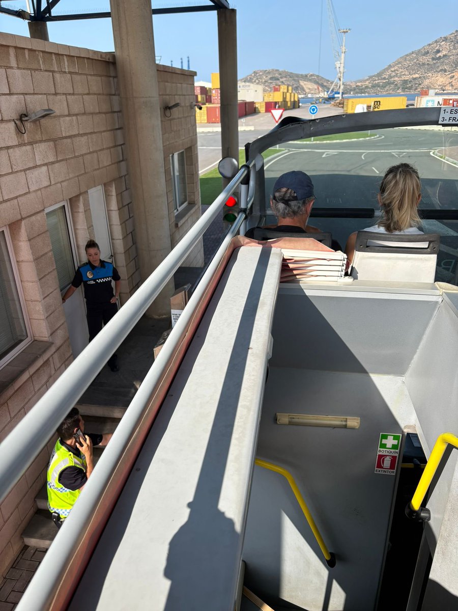 PuertodeCtg's tweet image. Nuestros jubilados han mostrado a los vecinos de #Cartagena la actividad portuaria en los muelles de las dos dársenas.

Una jornada de puertas abiertas que ha sorprendido a todos los asistentes. Después de verano, retomaremos esta iniciativa 

#3000añospordelante #150aniversario