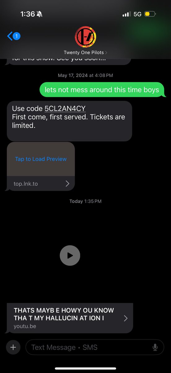 blurryave's tweet image. not only was that a jumpscare the  message above it is killing me 😭