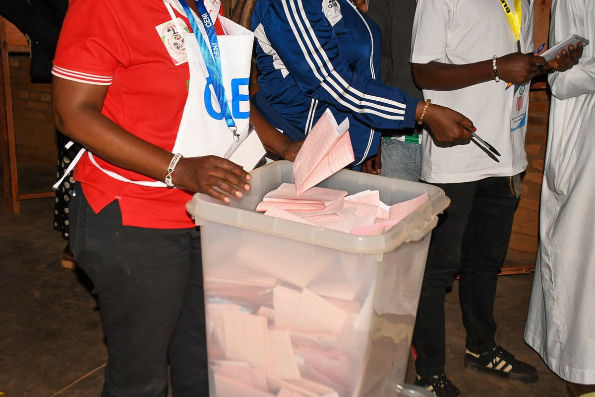 ABPInfos's tweet image. Le dépouillement en cours dans la commune Rumonge. A 15h30, le centre de vote de l’ECOFO #Musave, situé dans la zone #Kizuka, a officiellement clôturé ses opérations électorales.
#Burundi
#SynergiedesMedias
#Elections2025