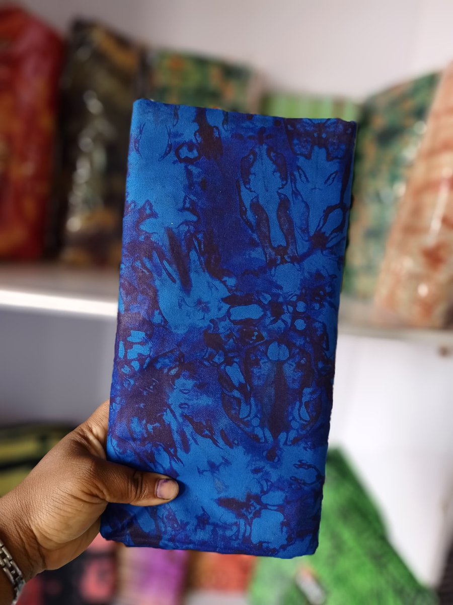 Adire Cracks 🔥🔥🔥 
The new aso ebi trends ❤️ ❤️
100% Cotton Fabrics ✅
Price 👉🏾 10,500 NGN 💯
5yards ✅
Nationwide delivery ✅ 
DM to place your order 🤗 or
Contact wa.me/2348167286758 to place your order 🫶🏾

Please help retweet 🙏🏾