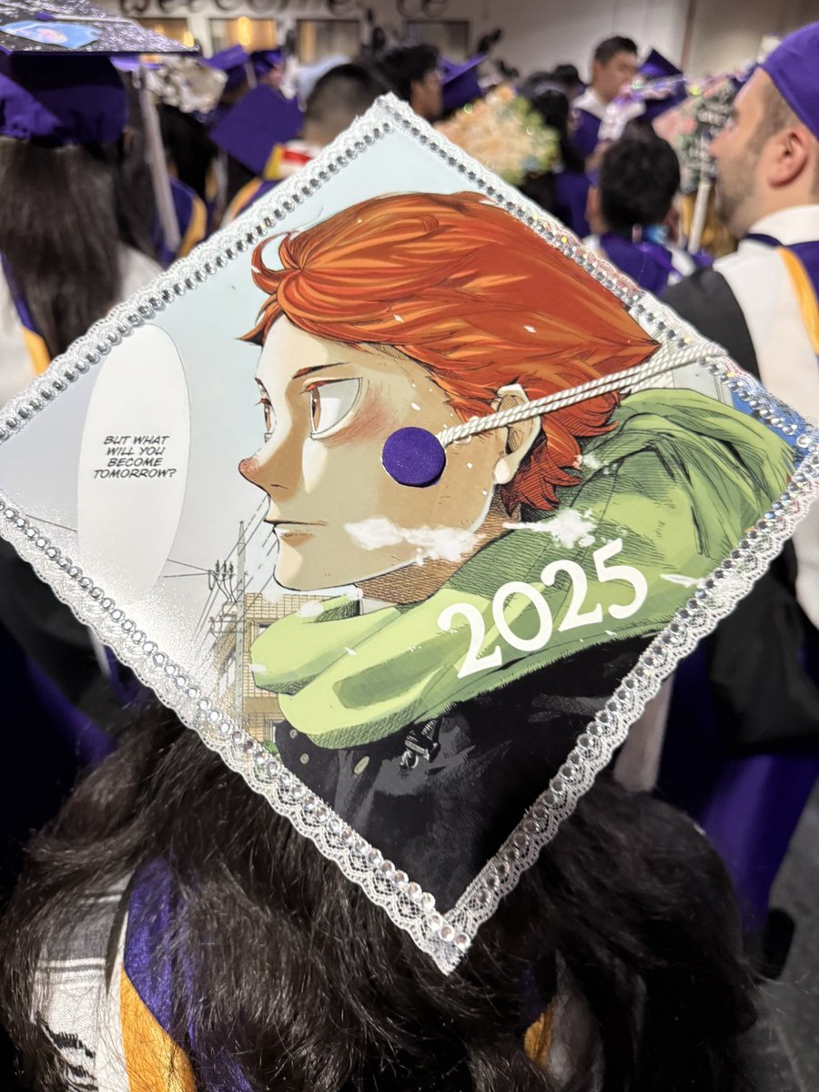 AKAASHINATION's tweet photo. hiii ikkk i’ve been ia lately im sorry!!

however i am happy to report i earned my bachelor’s degree in computer science and i HAD to bring hinata along with me for the ceremony :,) https://t.co/3CfR20wWd0