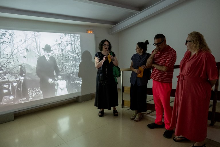 Ajuntament de Tarragona (@tgnajuntament) on Twitter photo CULTURA | 🆕 Ester Ferrando fa llum als records amb la nova exposició de <a href="/medol_TGN/">Mèdol - Centre d’Arts Contemporànies de Tarragona</a>.
👉 La nova mostra del Centre d’Arts Contemporànies s'instal·la a les golfes de la Casa Canals i convida a endinsar-se en la memòria i l’oblit.
ℹ️ f.mtr.cool/axpqtyusff
<a href="/TGNcultura/">Tarragona Cultura</a> CULTURA | 🆕 Ester Ferrando fa llum als records amb la nova exposició de <a href="/medol_TGN/">Mèdol - Centre d’Arts Contemporànies de Tarragona</a>.
👉 La nova mostra del Centre d’Arts Contemporànies s'instal·la a les golfes de la Casa Canals i convida a endinsar-se en la memòria i l’oblit.
ℹ️ f.mtr.cool/axpqtyusff
<a href="/TGNcultura/">Tarragona Cultura</a>