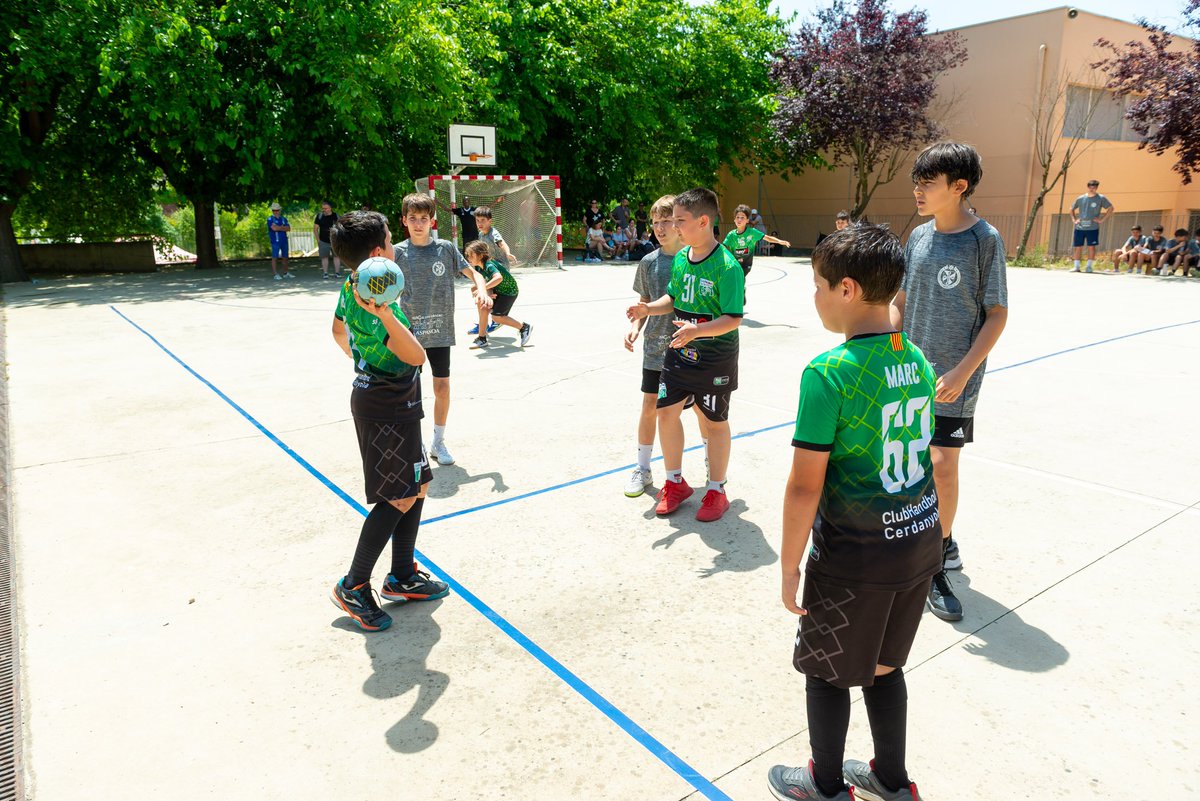 Club Handbol Cerdanyola (@chcerdanyola) on Twitter photo 📸 Imatges del Torneig en el que va participar l'Aleví Prócer el passat cap de setmana a La Roca.
💚 En nom del Club i de les famílies volem agrair a l'entrenador el Pau Benítez per acompanyar l'equip!!
📷/ <a href="/XaviOliveF/">Xavi Olivé</a>
#123Sarda #Handbol #AlevíPrócer 📸 Imatges del Torneig en el que va participar l'Aleví Prócer el passat cap de setmana a La Roca.
💚 En nom del Club i de les famílies volem agrair a l'entrenador el Pau Benítez per acompanyar l'equip!!
📷/ <a href="/XaviOliveF/">Xavi Olivé</a>
#123Sarda #Handbol #AlevíPrócer