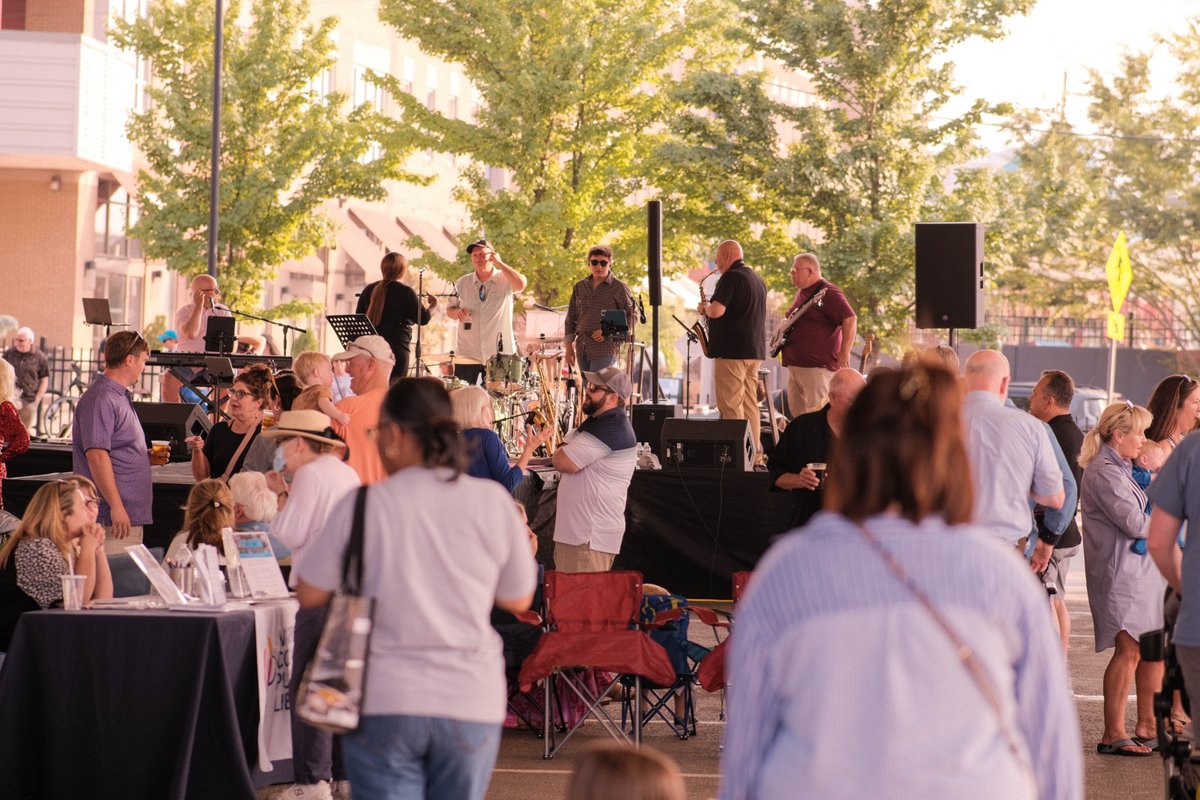 See you TODAY for an unforgettable evening in @downtownbgky filled with classic cars, live entertainment, and sweet surprises! 🍦🚗✨

Don’t miss out on the fun during our Downtown Kickoff for Duncan Hines Days 2025! 

Visit duncanhinesdays.com for all the details! 🎶