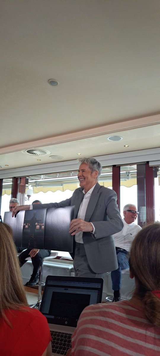 Osservatorio Roma (@fondazioneoroma) on Twitter photo Claudio Baglioni presenta il nuovo disco accompagnato da un innovativo progetto editoriale. LA VITA È ADESSO/IL SOGNO È SEMPRE, disco, libro d'artista e cartolina con firma autentica. Un progetto celebrativo riuscito benissimo
<a href="/ClaudioBaglioni/">Claudio Baglioni</a> <a href="/EdizioniCurci/">Edizioni Curci</a> Claudio Baglioni presenta il nuovo disco accompagnato da un innovativo progetto editoriale. LA VITA È ADESSO/IL SOGNO È SEMPRE, disco, libro d'artista e cartolina con firma autentica. Un progetto celebrativo riuscito benissimo
<a href="/ClaudioBaglioni/">Claudio Baglioni</a> <a href="/EdizioniCurci/">Edizioni Curci</a>