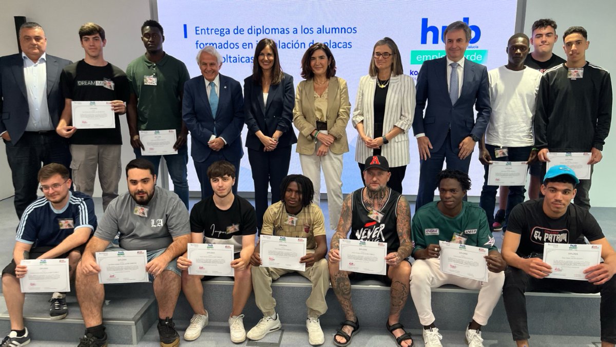 🌱 #RocíoBlanco celebra el lanzamiento del #HubEmpleoVerde ANDALUZ por <a href="/FundacionEndesa/">Fundación Endesa</a> y <a href="/gkonecta/">Konecta</a> :
✅ Formación en sostenibilidad
✅ +100 contratos verdes en 2 años
✅ 200 itinerarios personalizados

"El empleo verde es ya una necesidad, no una opción"
#SomosEmpleo