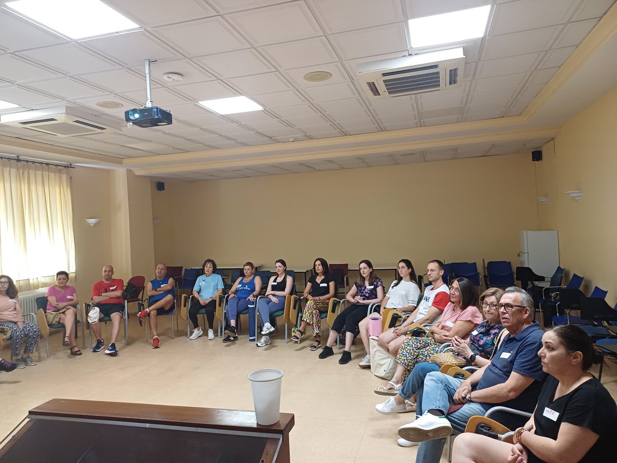 Esta tarde nos hemos juntado en el <a href="/clinicogranada/">Hospital Universitario Clínico San Cecilio</a> para otro taller de mindfullness con nuestra Psicóloga; Eva Sánchez Capilla