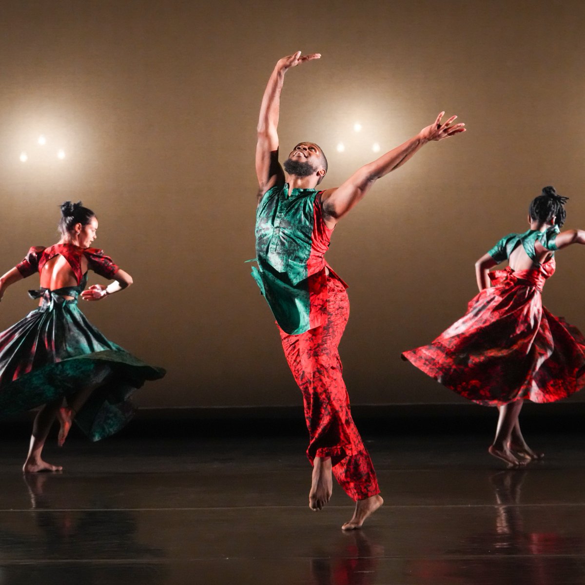 TITAS/DANCE UNBOUND (@titasdance) on Twitter photo Ronald K Brown <a href="/evidencedance/">Evidence Dance</a> opens the 25:26 season on September 12!
EVIDENCE’s performances are not merely something to watch but an experience to be truly felt.
Single tickets will be available for purchase soon. Ronald K Brown <a href="/evidencedance/">Evidence Dance</a> opens the 25:26 season on September 12!
EVIDENCE’s performances are not merely something to watch but an experience to be truly felt.
Single tickets will be available for purchase soon.