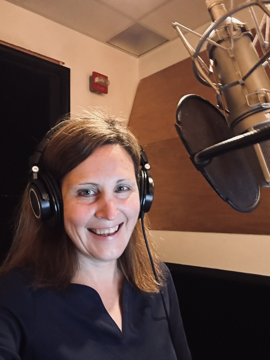 I’m spending the next several days in a recording studio narrating the audiobook of Joyful Learning: How To Find Freedom, Happiness, and Success Beyond Conventional Schooling! Preorder wherever you buy your books. hachettebookgroup.com/titles/kerry-m…