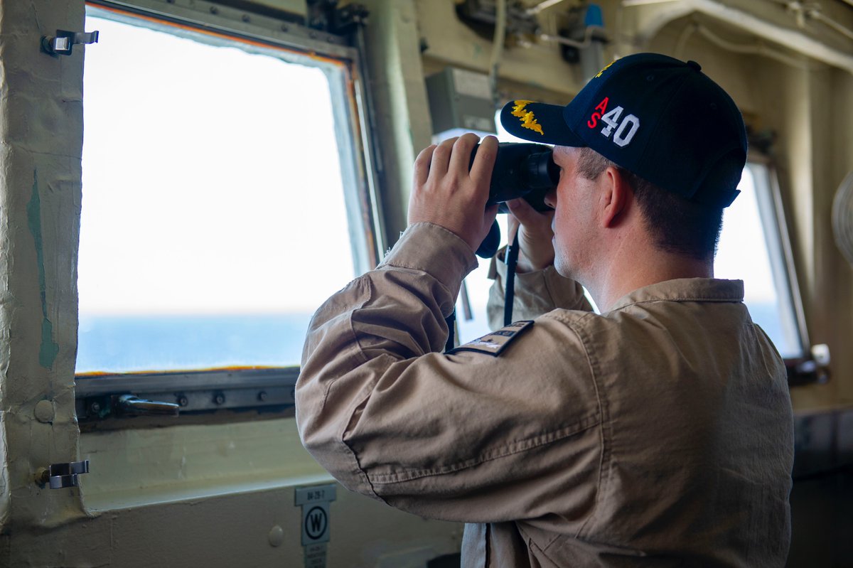 USPacificFleet's tweet image. ⚓ USS Frank Cable arrives in Majuro 🌴

Sailors aboard USS Frank Cable (AS 40) take in the view as the ship pulls into Majuro, Republic of the Marshall Islands for a scheduled port visit, June 3.
#USNavy #USSFrankCable #ForwardDeployed #Majuro #IndoPacific #MaritimeSecurity
