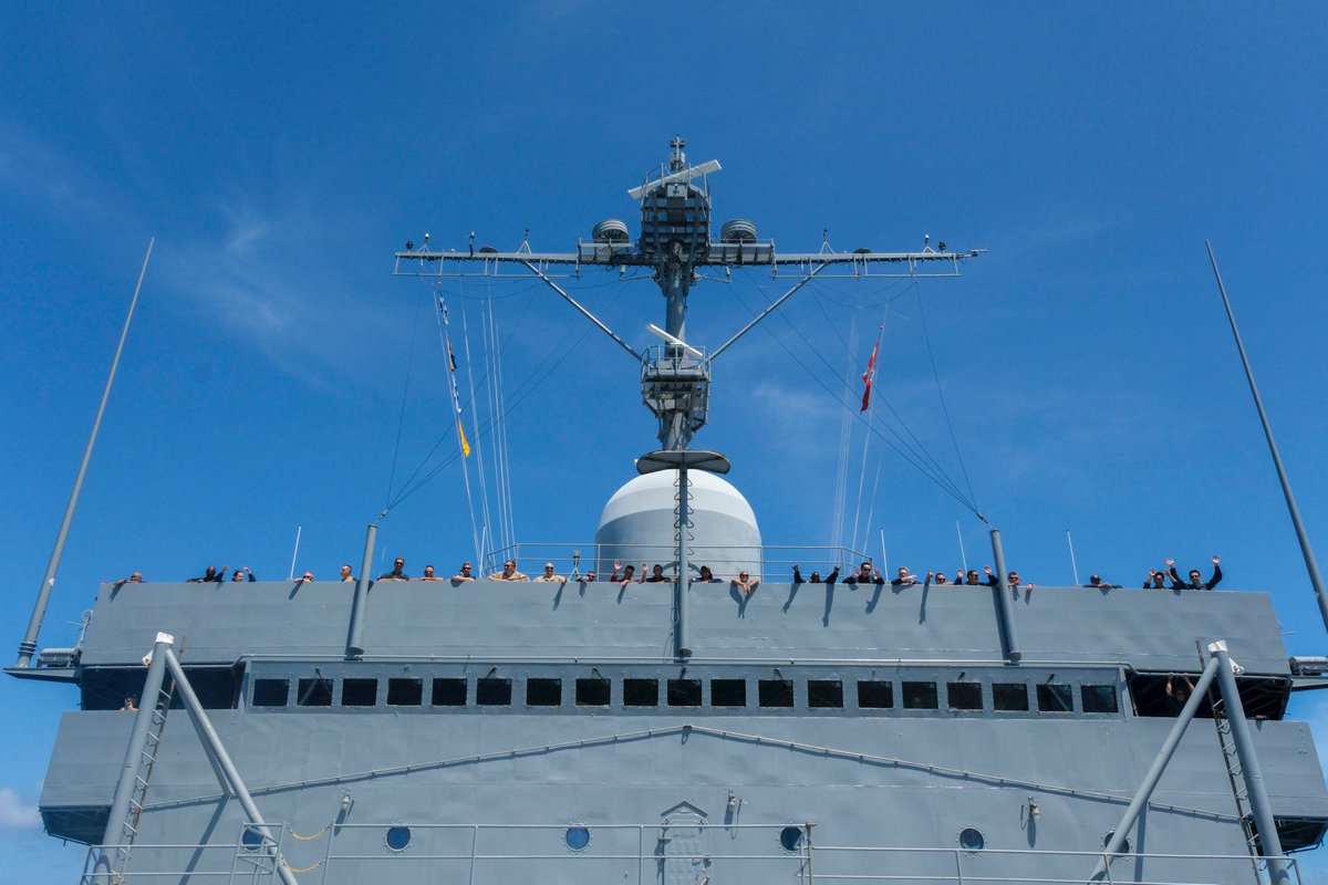 USPacificFleet's tweet image. ⚓ USS Frank Cable arrives in Majuro 🌴

Sailors aboard USS Frank Cable (AS 40) take in the view as the ship pulls into Majuro, Republic of the Marshall Islands for a scheduled port visit, June 3.
#USNavy #USSFrankCable #ForwardDeployed #Majuro #IndoPacific #MaritimeSecurity